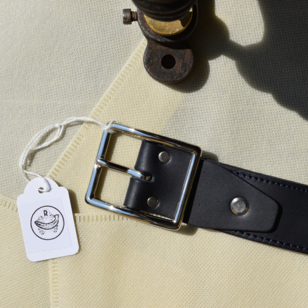 Ceinture en cuir bleue foncée Made in France de qualité, fait avec du cuir de vachette