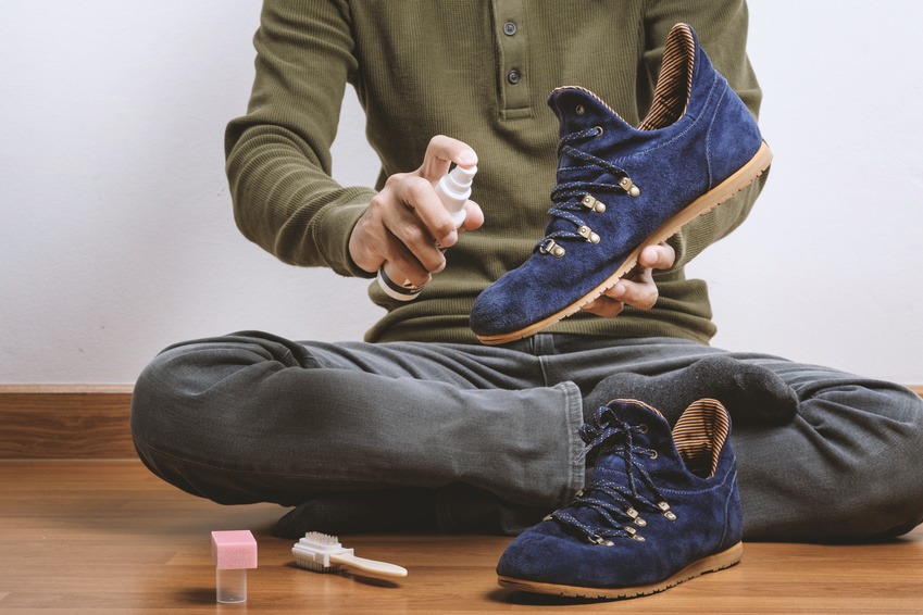 Faisons durer les affaires : Les articles imperméabilisants pour chaussures, sneakers et bottines